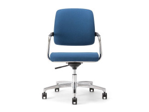 Поворотный стул с подлокотниками