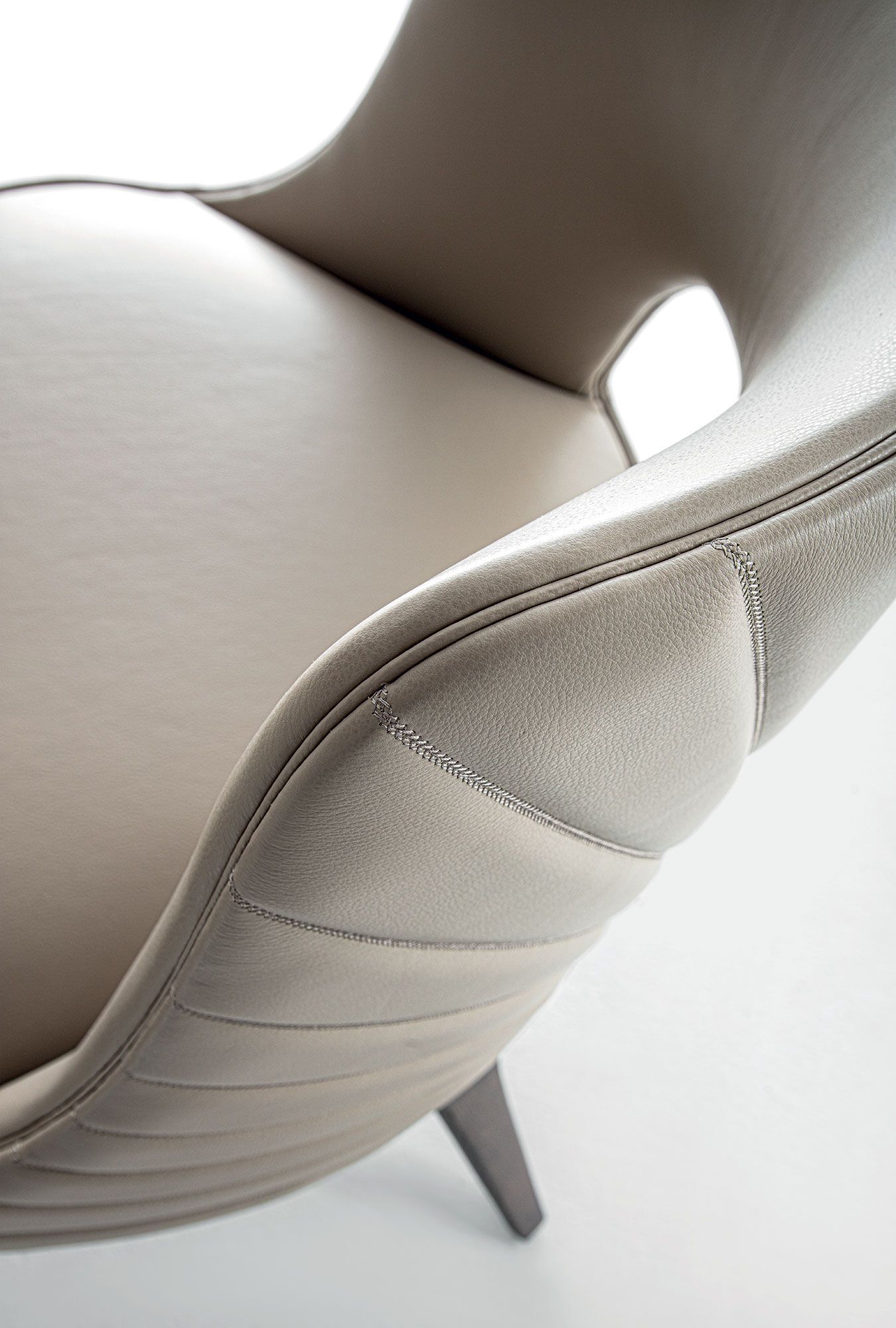 Кожаное кресло Vittoria Frigerio Reina ARCH-00148763 - Вид №3