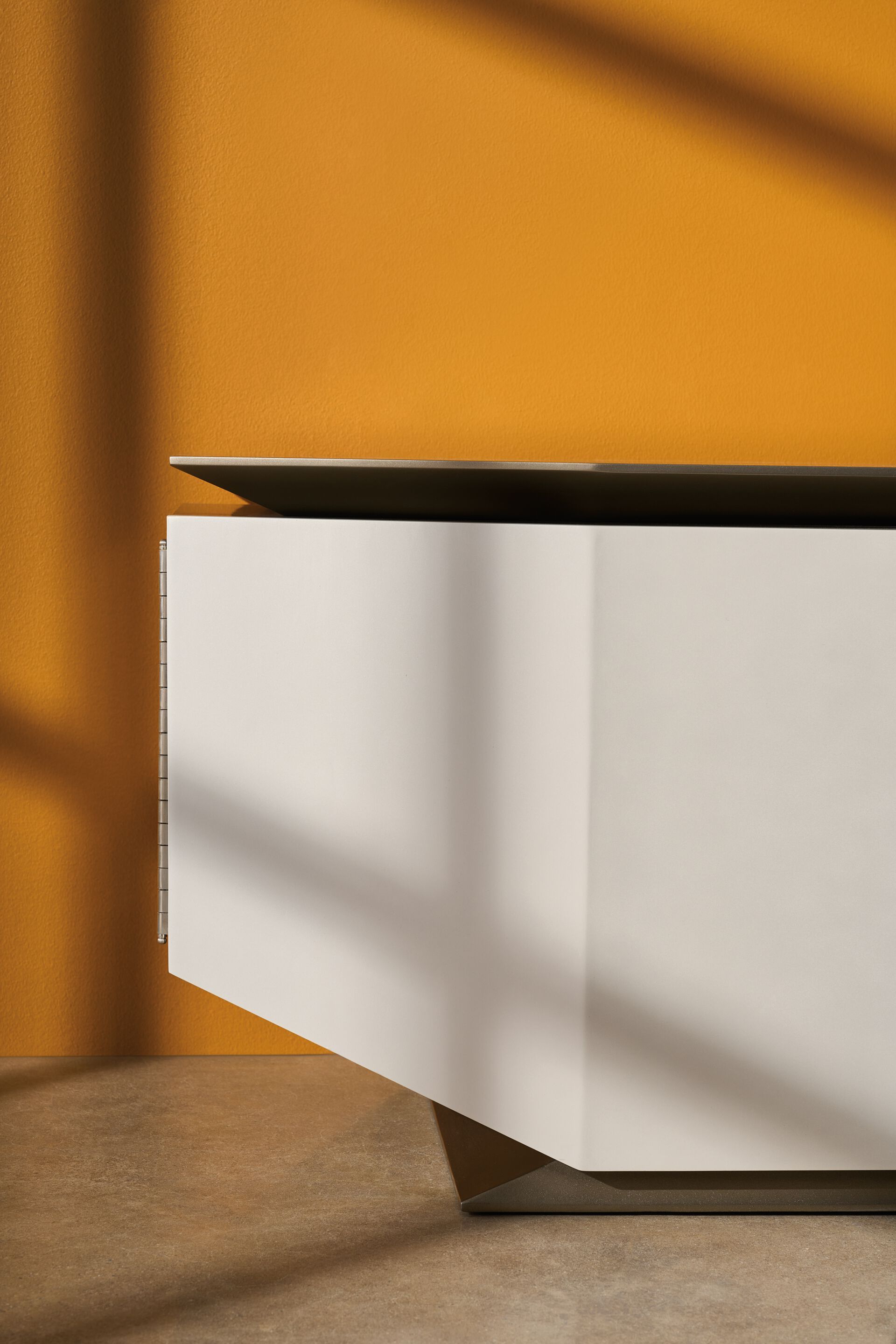 Деревянный шкаф для телевизора с системой люверсов Caracole AXIS ARCH-00142422 - Вид №2