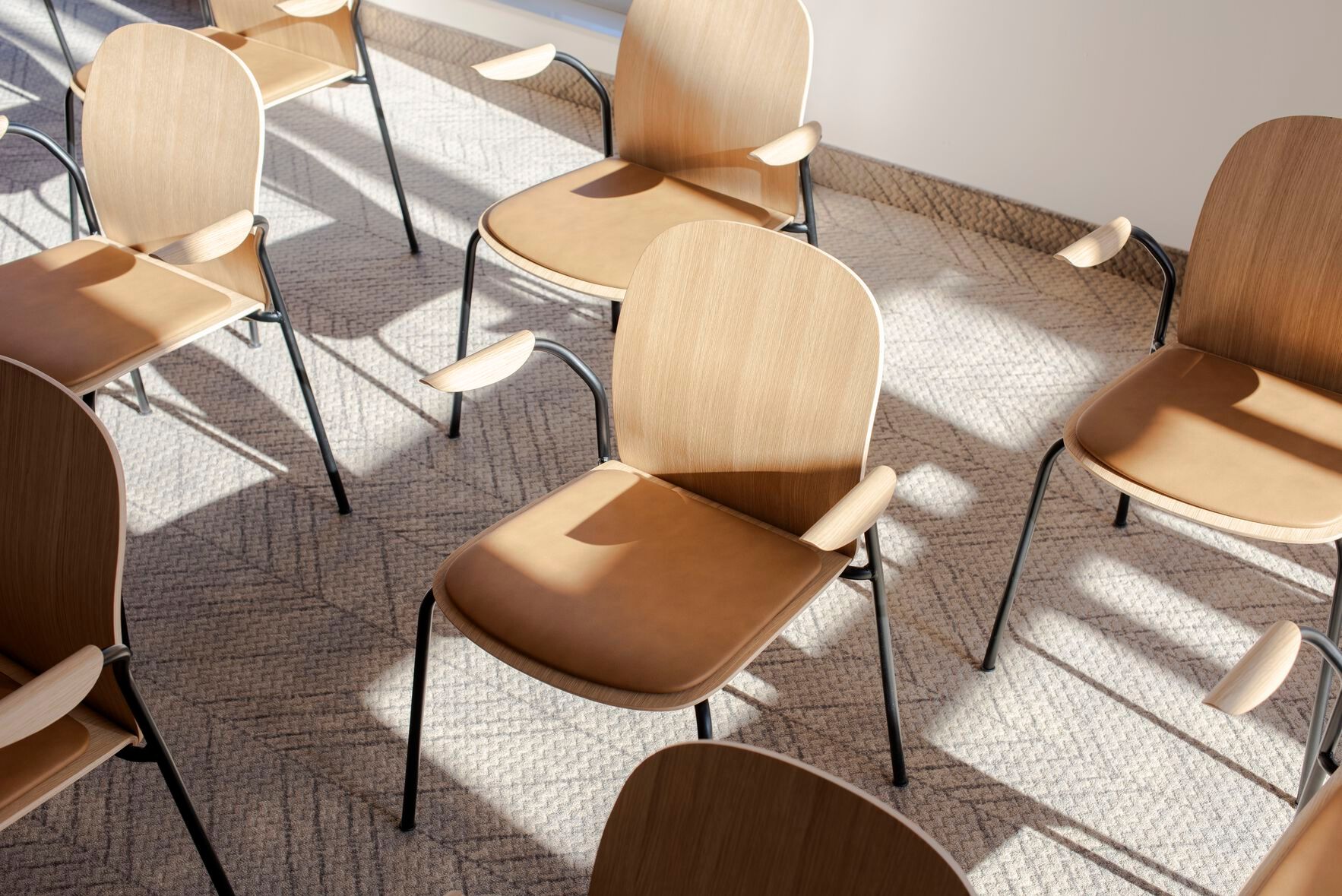 Штабелируемый стул из грецкого ореха с подлокотниками Gazzda Book ARCH-00126870 - Вид №17