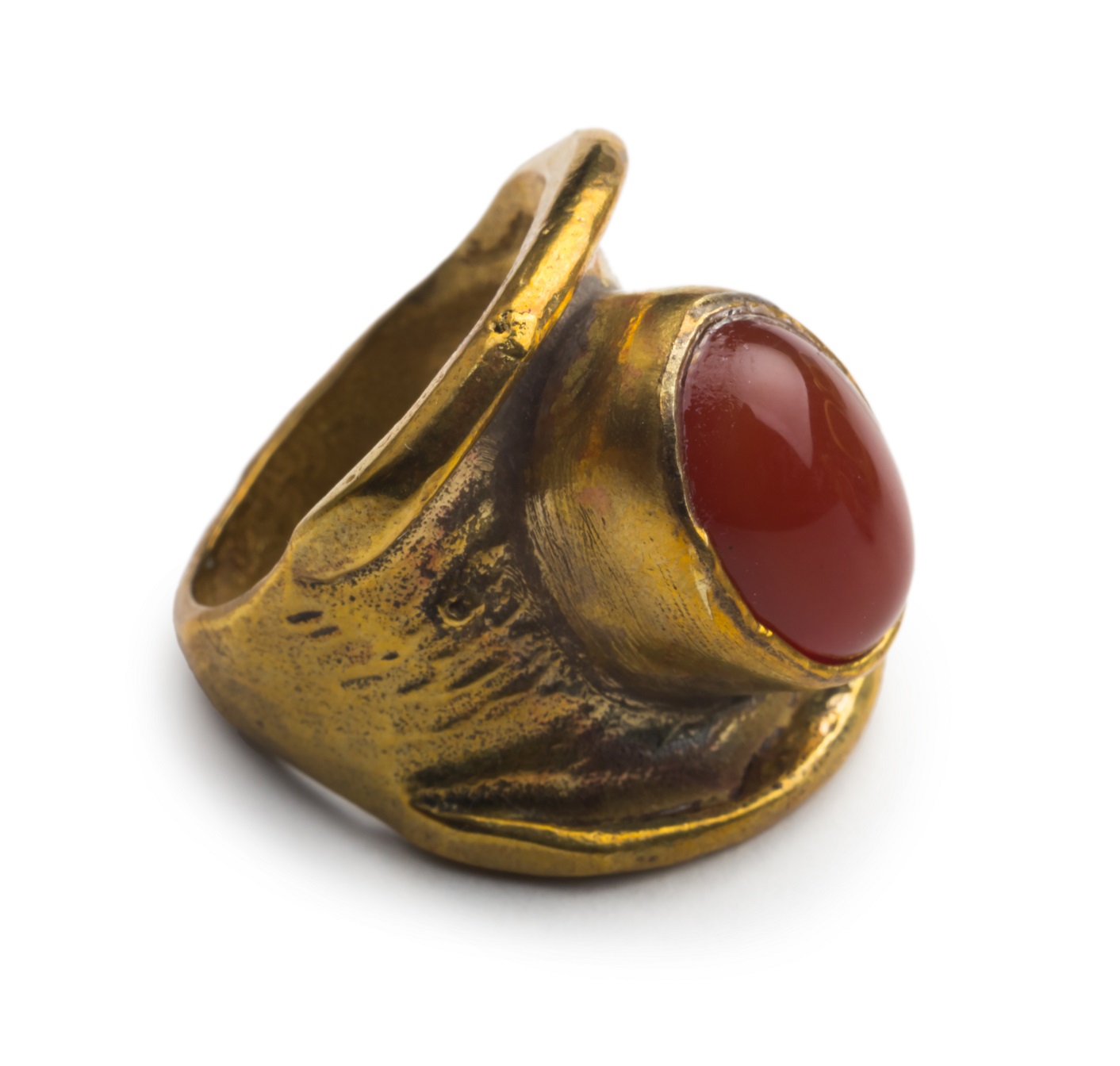 S49 Кольцо, латунь, красно-оранжевый камень корналин Arisztid Szendy Santreyd 