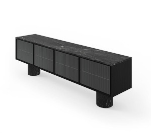 Деревянный шкаф с распашными дверями