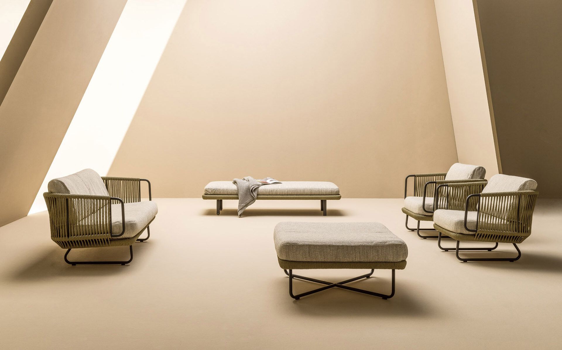 Диван из синтетического волокна с Витой веревкой Varaschin Вавилон ARCH-00069830 - Вид №2