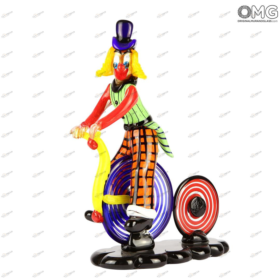 2569 ORIGINALMURANOGLASS Статуэтка Клоун на красно-синем велосипеде - муранское стекло OMG 13 см 