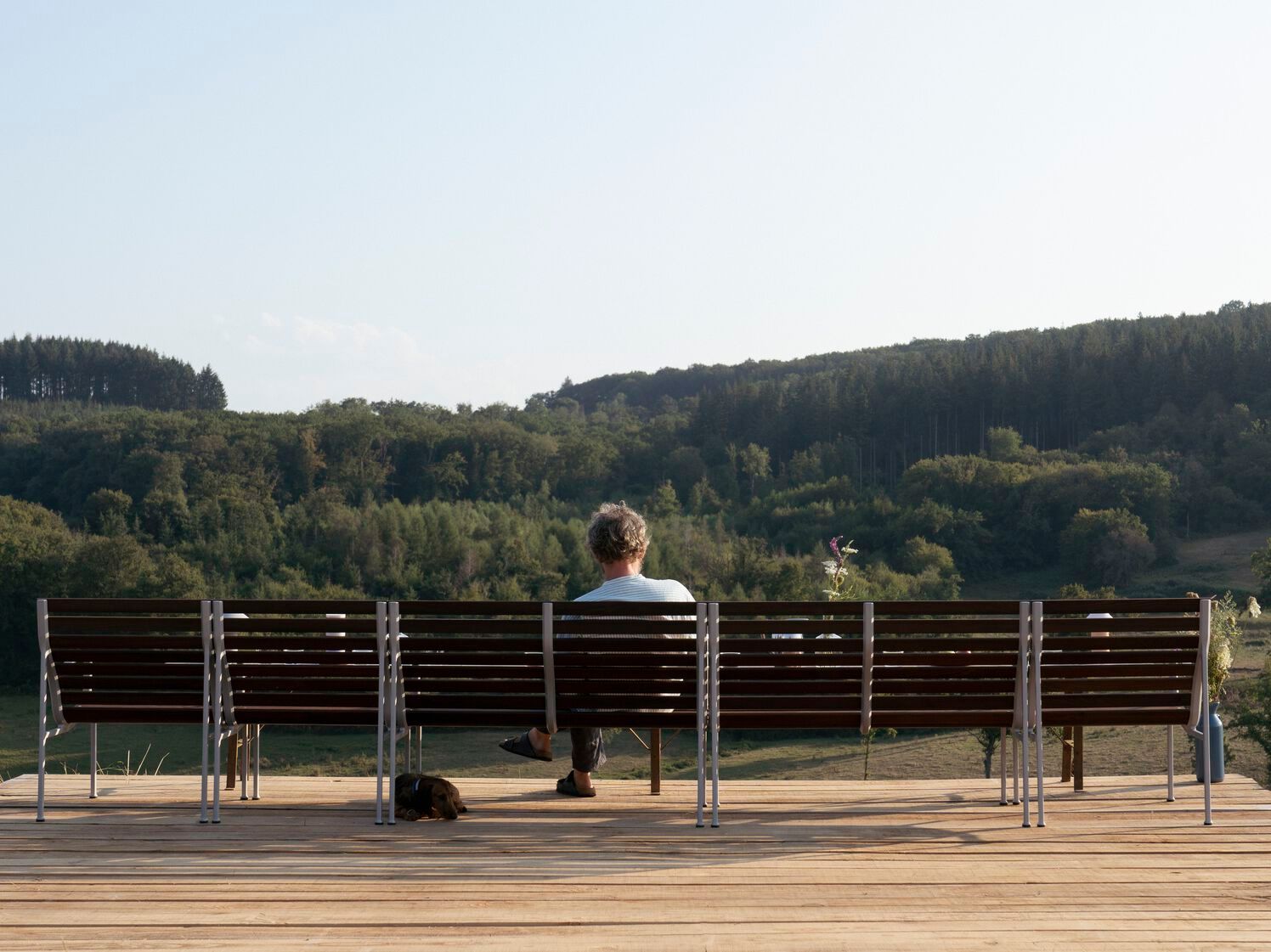 Садовая скамейка из ясеня с подлокотниками и спинкой Hay Траверс ARCH-00083375 - Вид №5