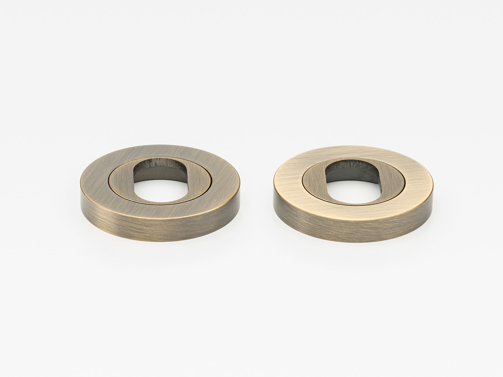 Латунная круглая насадка Lo & Co Interiors ESCUTCHEON OVAL ARCH-00140538