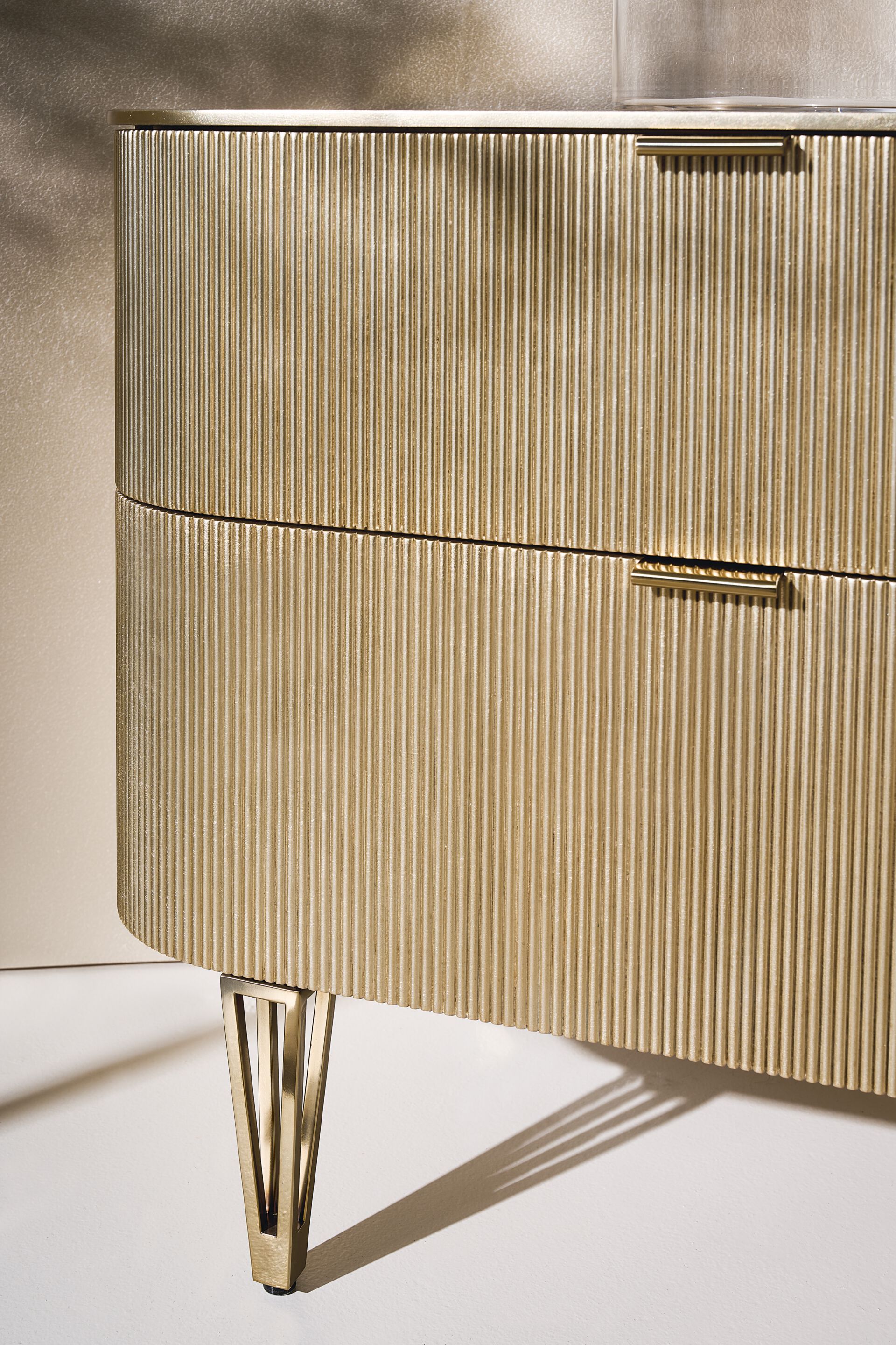 Деревянная прямоугольная тумбочка с ящиками Caracole TRUE LOVE ARCH-00000842 - Вид №2