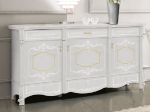 Деревянный шкаф с распашными дверцами