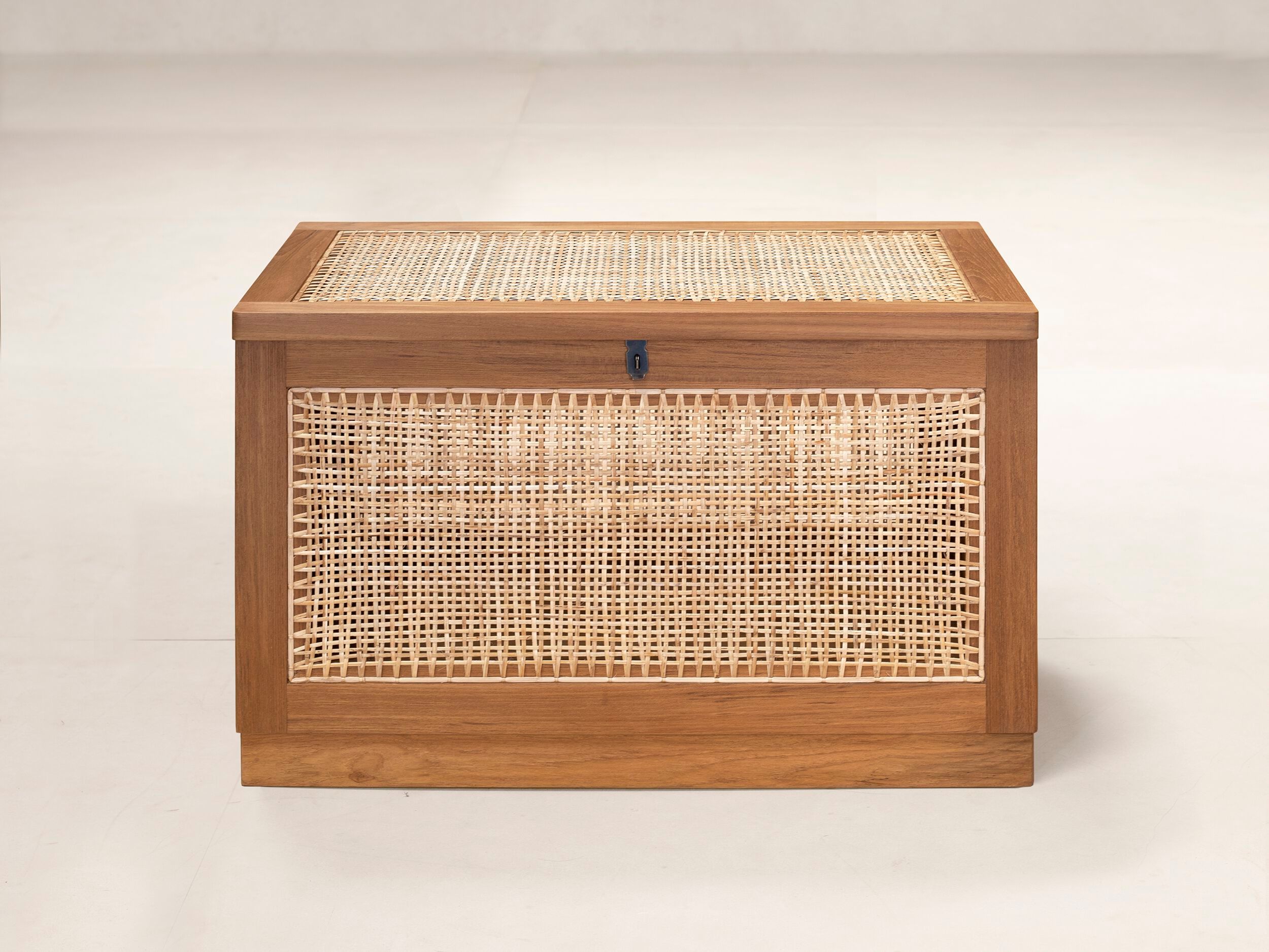 Корзина для белья из тикового дерева Phantom Hands проект "Чандигарх" ARCH-00043204 - Вид №2