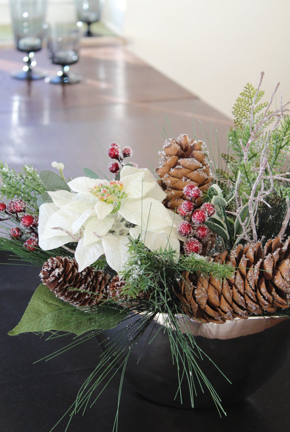 1723 831 a3 Композиция из искусственной пуансеттии в керамическом горшочке, 40 см, зелено-золотой H-andreas  - Вид №1