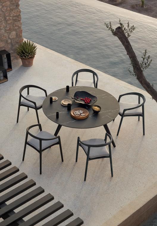 MNST973 Обеденный стол teak nero ⌀148см Manutti Torsa - Вид №24