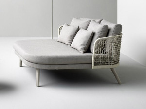 Садовая спальная кровать с синтетическим волокном