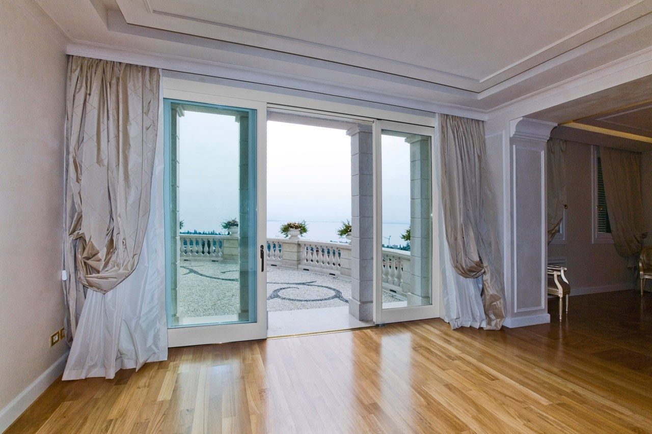 Деревянное раздвижное окно с термическим разрезом Capoferri Serramenti SC80-100 ARCH-00062678 - Вид №4