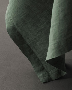 Легкая льняная скатерть