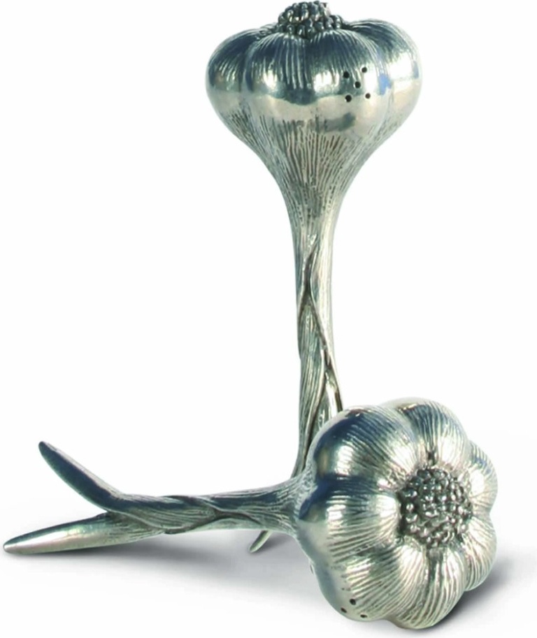 10648833 Vagabond House Набор для соли и перца Vagabond House Чеснок 5х13см, олово Олово 