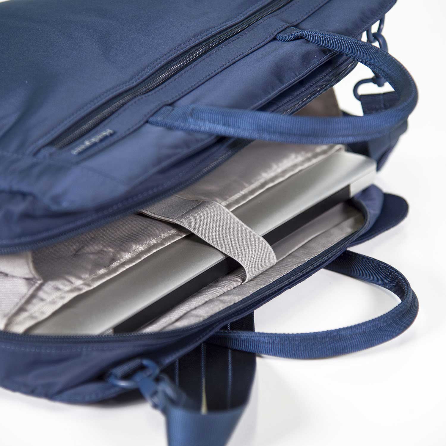 HIC188/155-05 Сумка HIC188 Essence 15 RFID Hedgren Inner City  - Вид №3