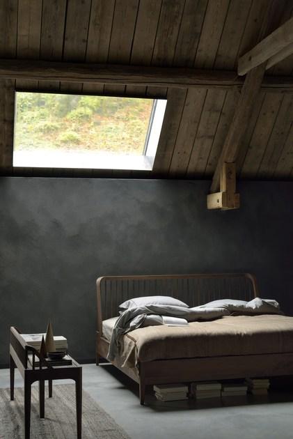 Ethnicraft Двуспальная кровать из орехового дерева Walnut spindle 045186 - Вид №2