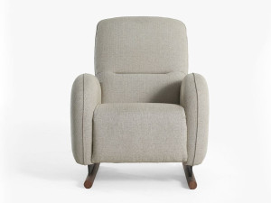 Тканевое кресло с подлокотниками