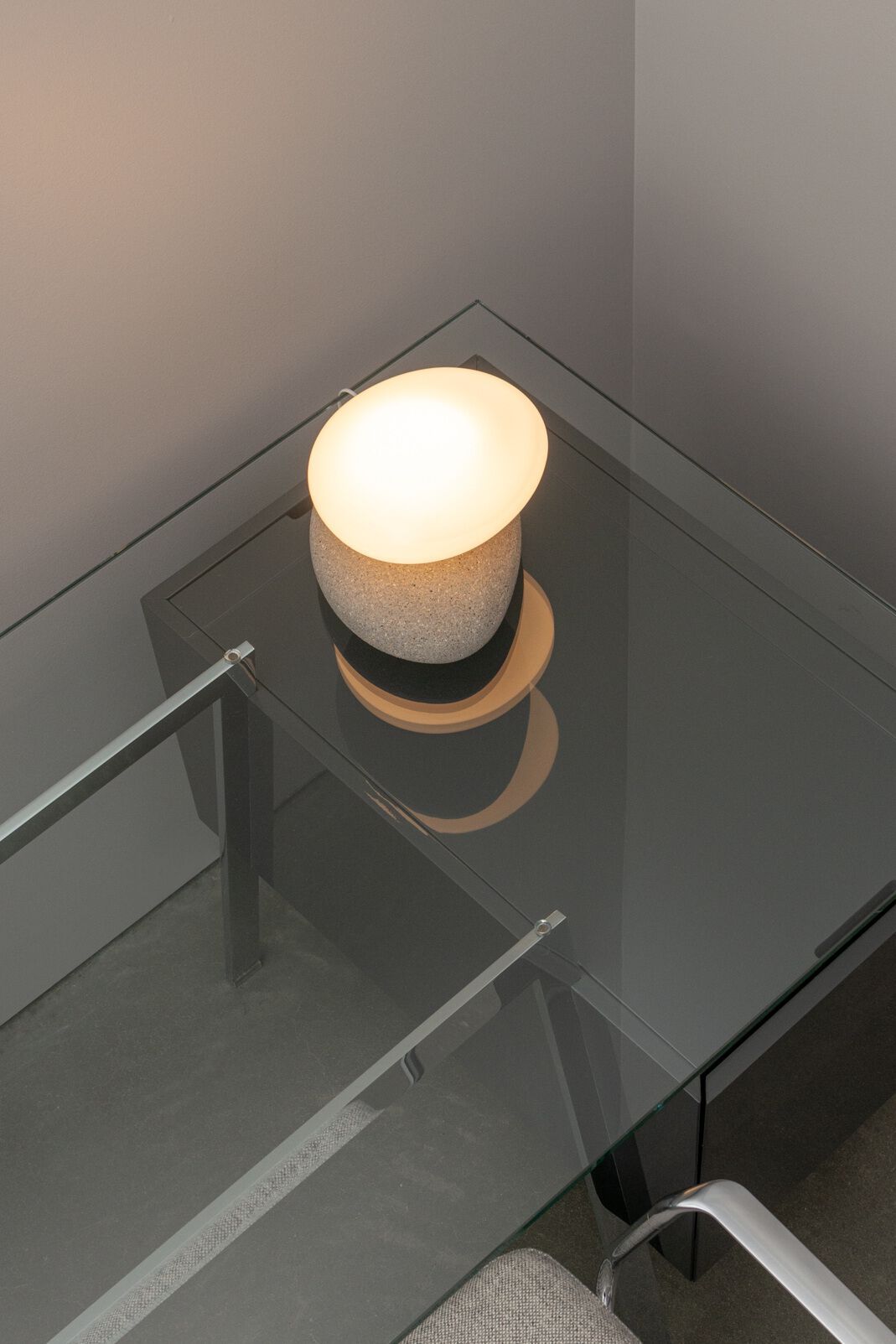 Стеклянная светодиодная настольная лампа A-N-D Pebble ARCH-00055798 - Вид №4