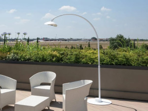 Напольная нагревательная лампа из литого алюминия