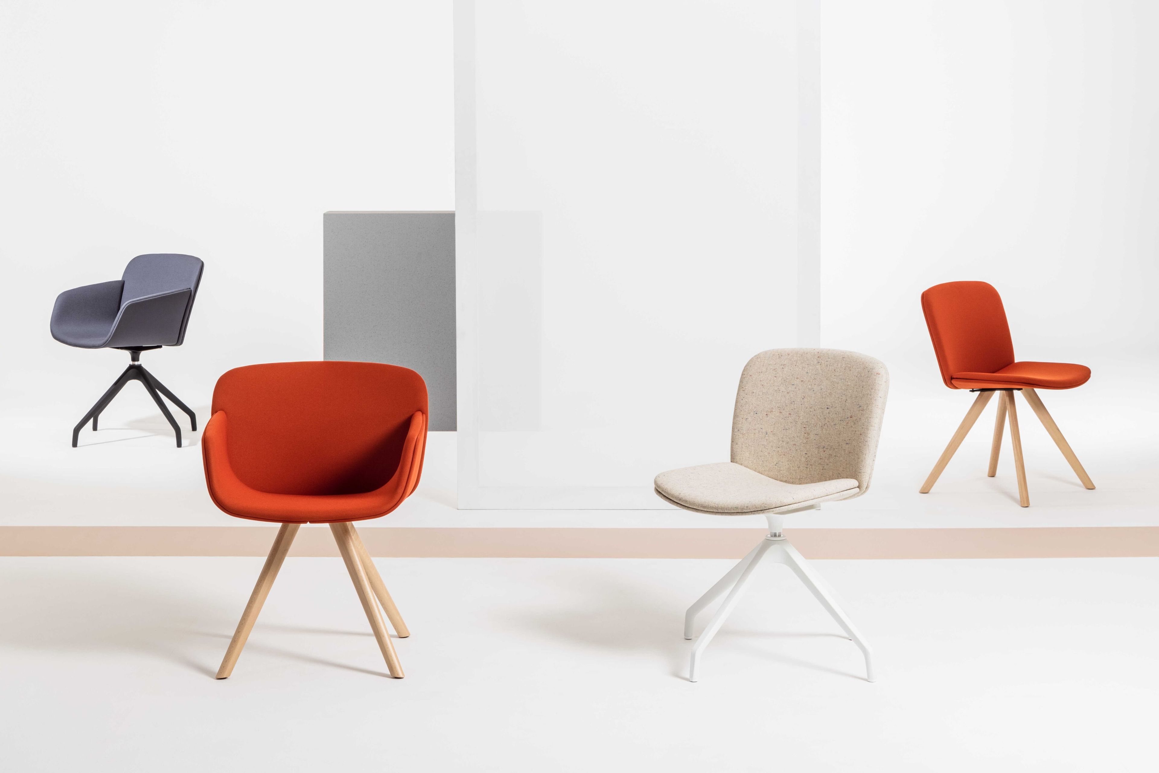 Тканевый поворотный мягкий стул с подлокотниками VAGHI Free Soft ARCH-00126379 - Вид №4