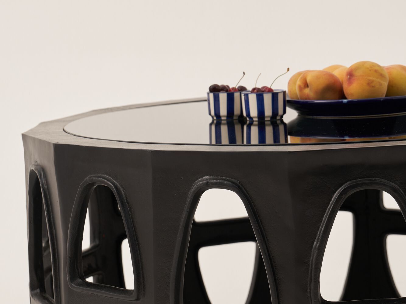 Круглый журнальный столик из алюминия и стекла LO Contemporary COLOSSEUM ARCH-00074219 - Вид №4