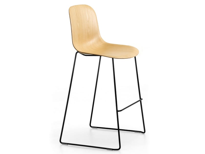 Табурет из ясеня с подставкой для ног arrmet Máni Wood ARCH-00067375