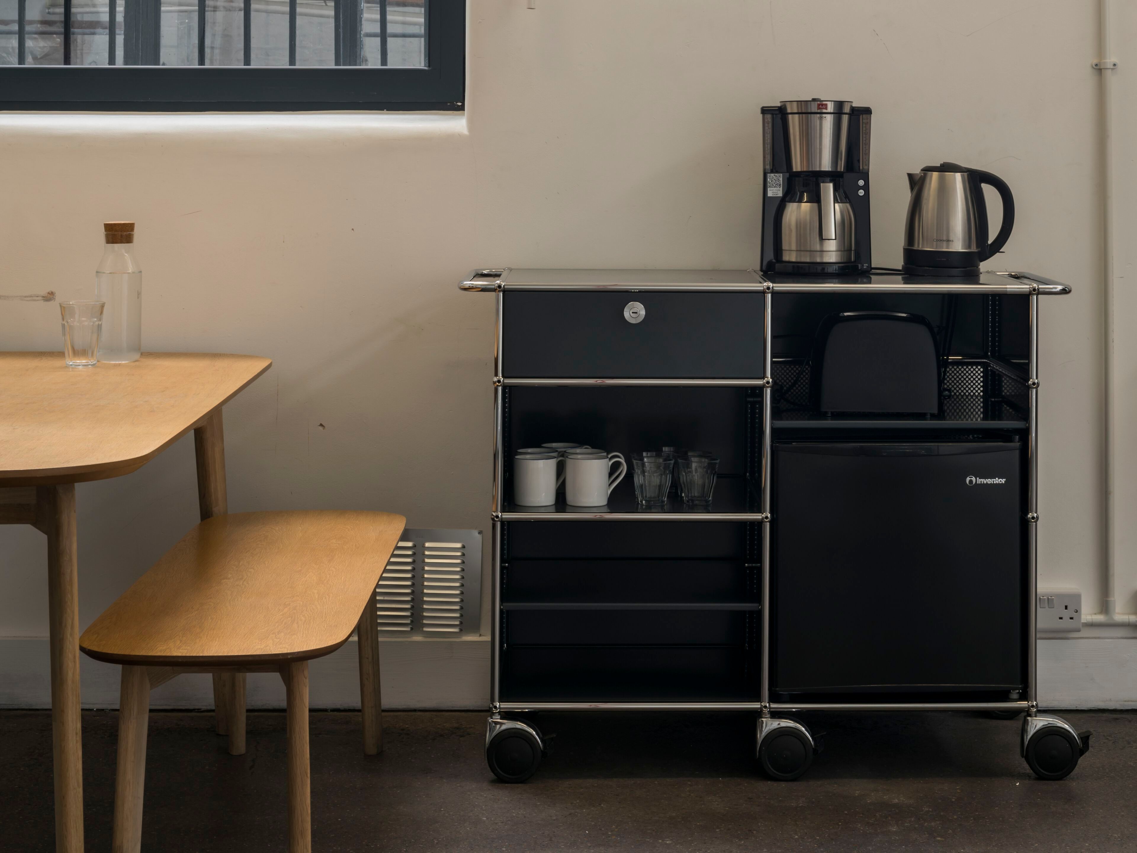 Металлическая тележка для еды с ящиками USM USM Haller System ARCH-00143276