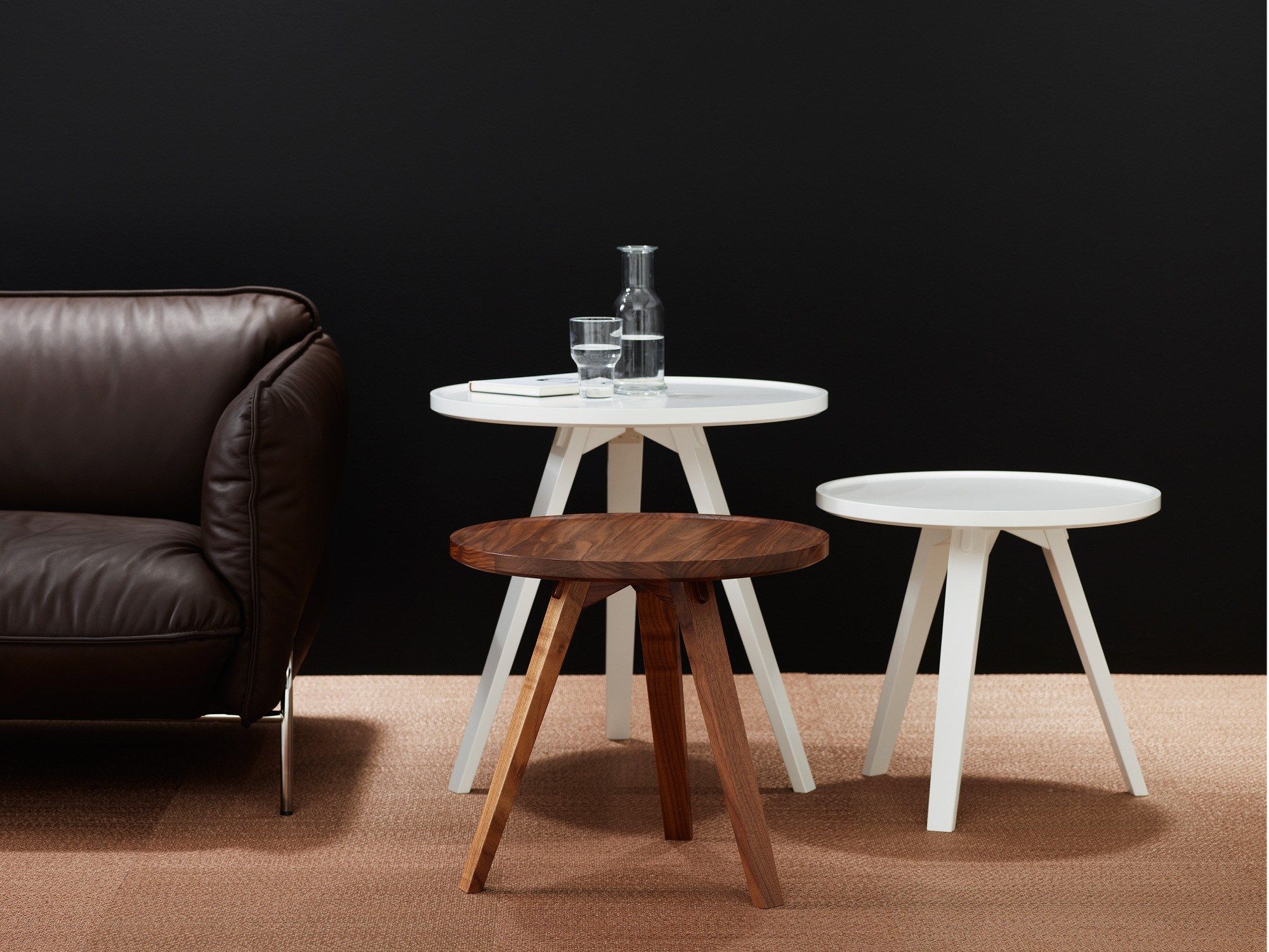 Круглый журнальный столик из массива дерева Karl Andersson MILL ARCH-00135633 - Вид №2