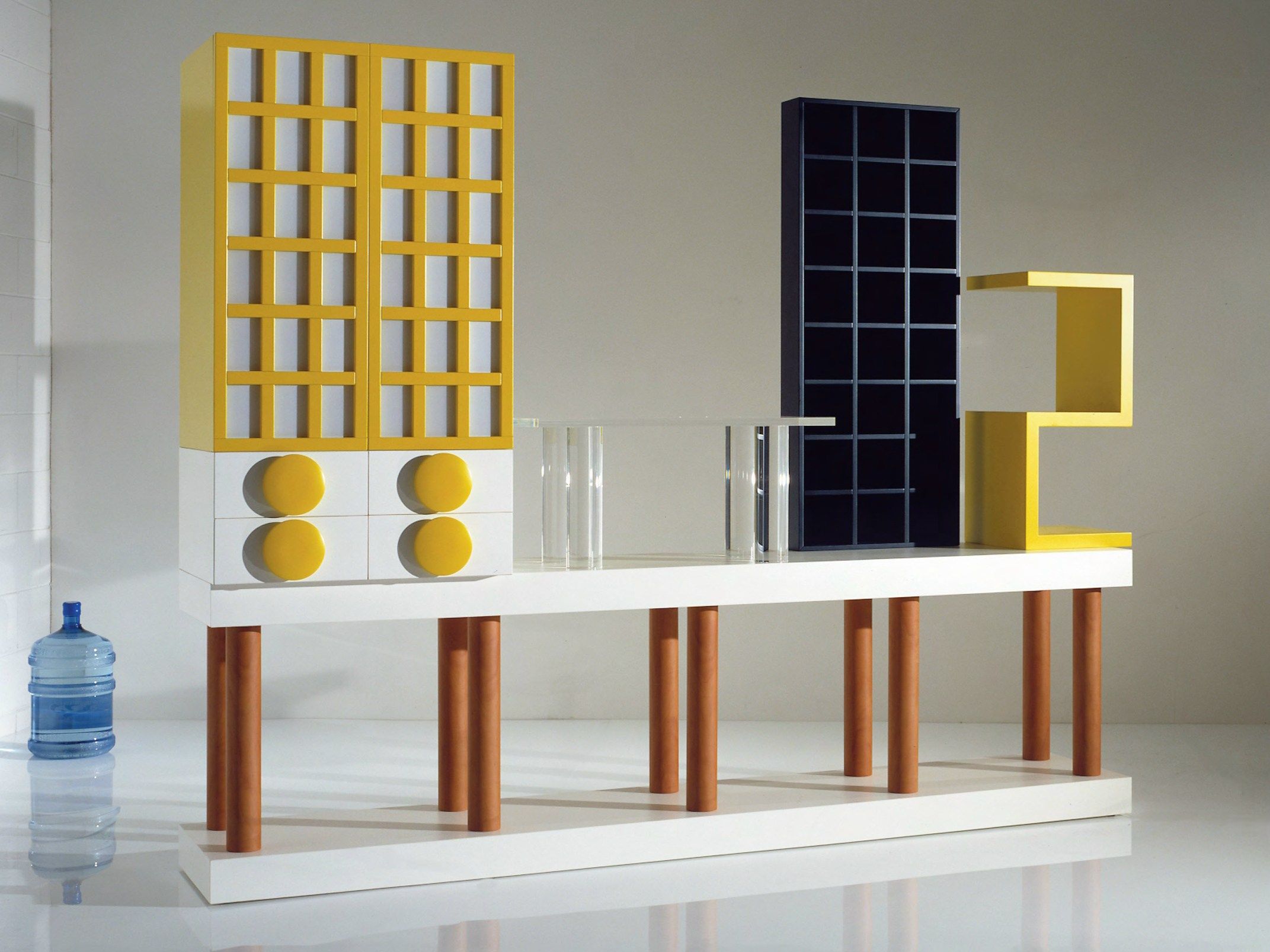 Деревянный шкаф с распашными дверцами OAK Ettore Sottsass Limited Edition ARCH-00125931