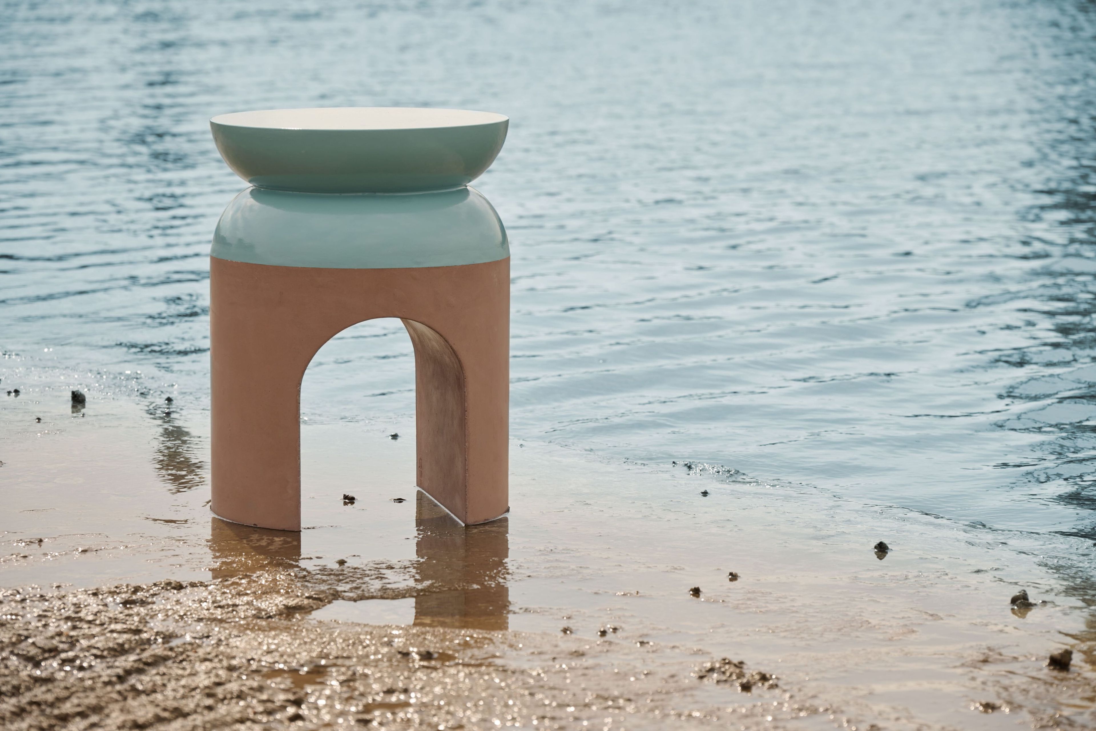 Бетонный круглый низкий журнальный столик URBI et ORBI Medius Terra ARCH-00127005 - Вид №2