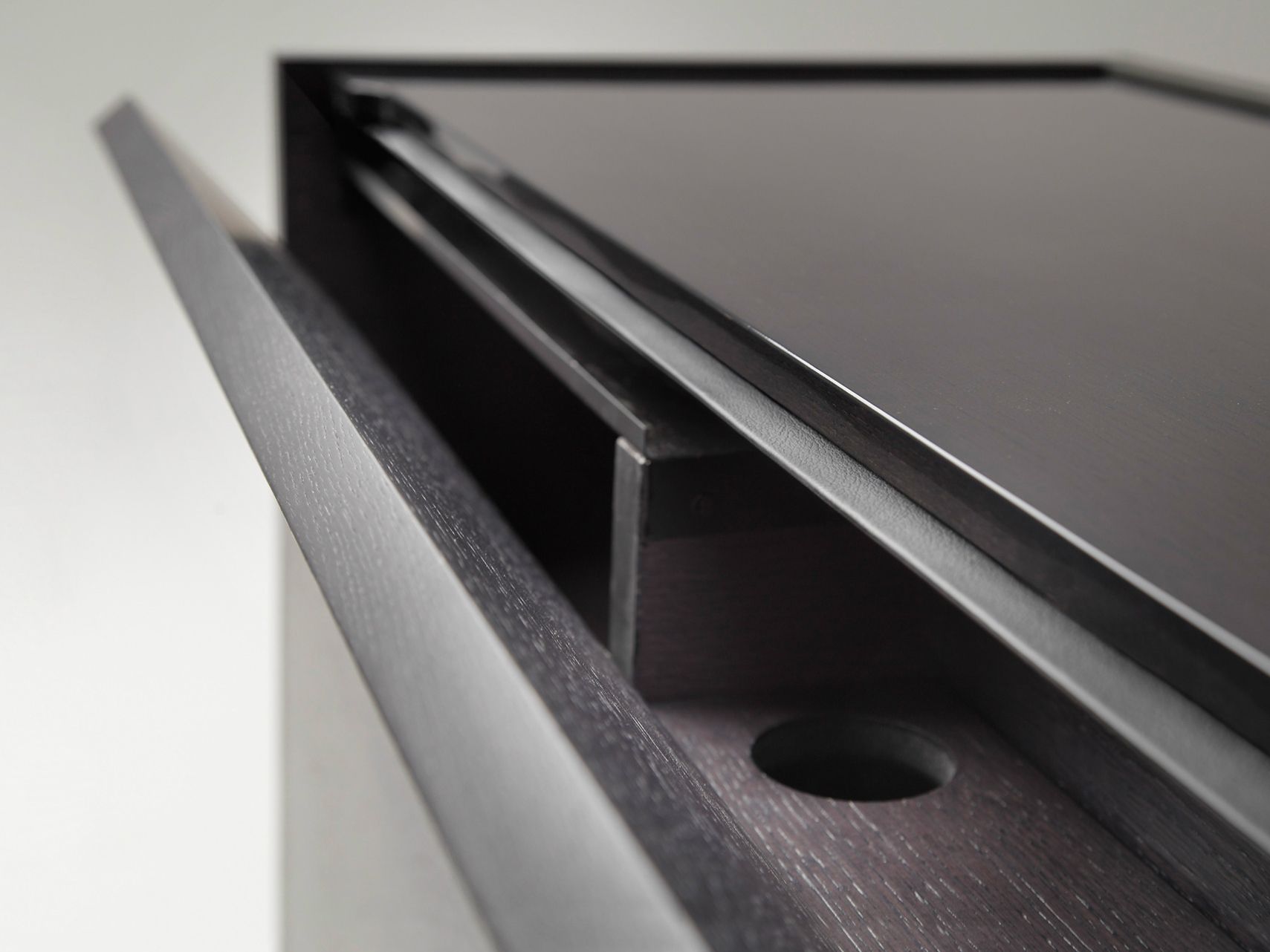 Деревянный низкий офисный шкаф Poltrona Frau офис-системы управления ARCH-00102161 - Вид №4