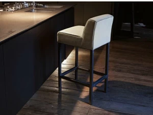 Devina Nais Высокий табурет со спинкой