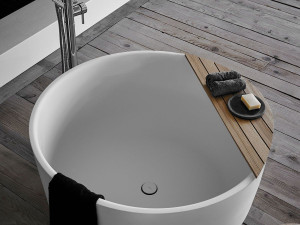 Ванна в центре круглой комнаты