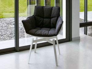 Мягкий тканевый стул с подлокотниками