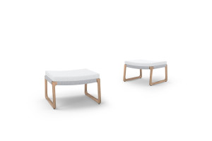 Подставка для ног в саду