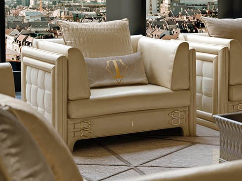 Кожаное кресло с подлокотниками Turri номер три ARCH-00088808