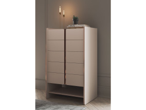 Деревянный комод