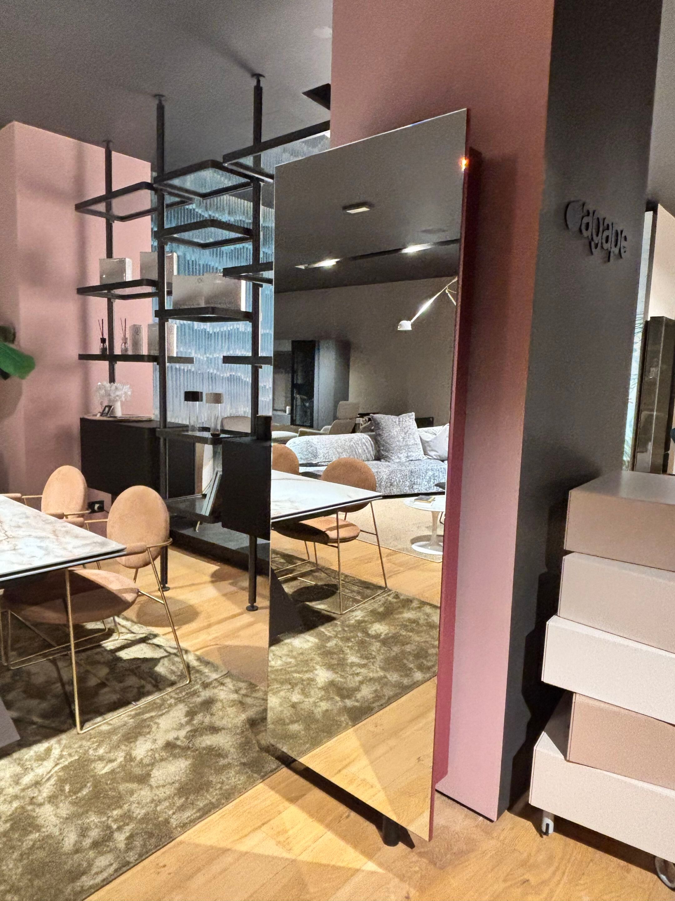 Деревянный входной шкаф с зеркалом In Stock Sculptures Jeux ARCH-00115858 - Вид №1