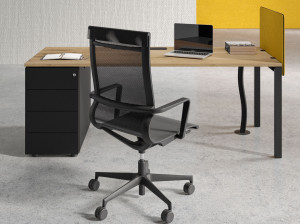 Стол со встроенной полкой