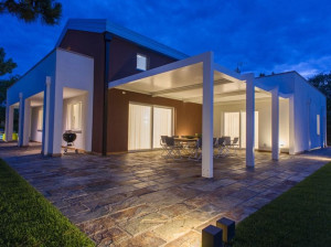 Пергола из алюминия с поворотными пластинами