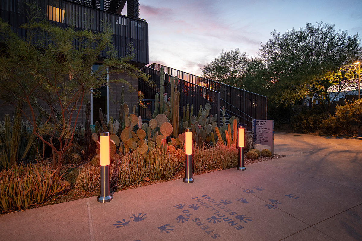 FSRT233 Столбик световой колонны  Forms-surfaces  - Вид №46