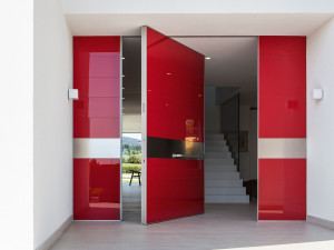 Бронированная дверь с полированным стеклянным покрытием