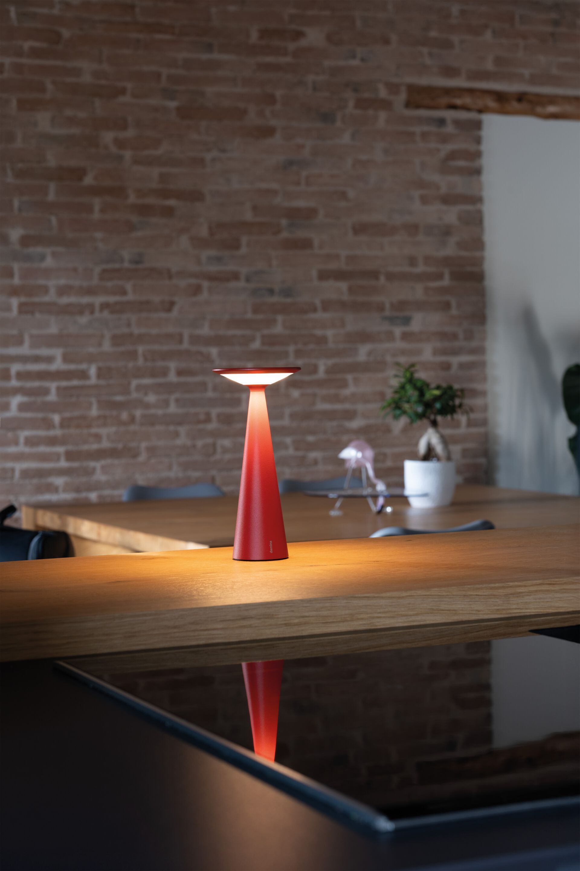 Алюминиевая аккумуляторная настольная лампа Zafferano DAMINA ARCH-00129759 - Вид №11