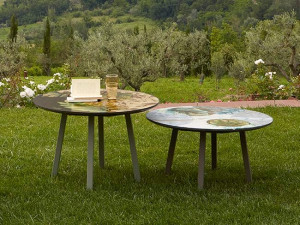 Журнальный столик из фаянса и нержавеющей стали