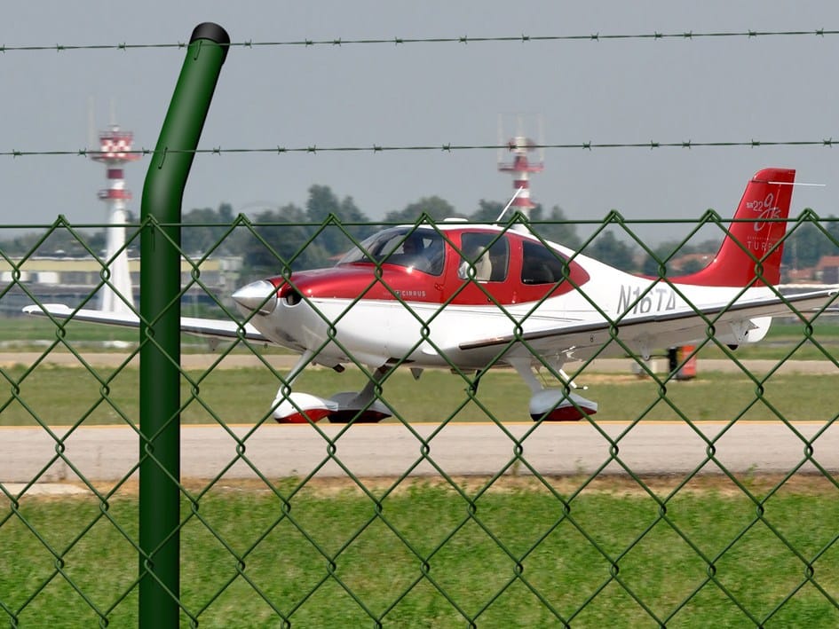 Изогнутые столбы для безопасности Ferro Bulloni колючая проволока, изогнутые столбы и концертина ARCH-00031496