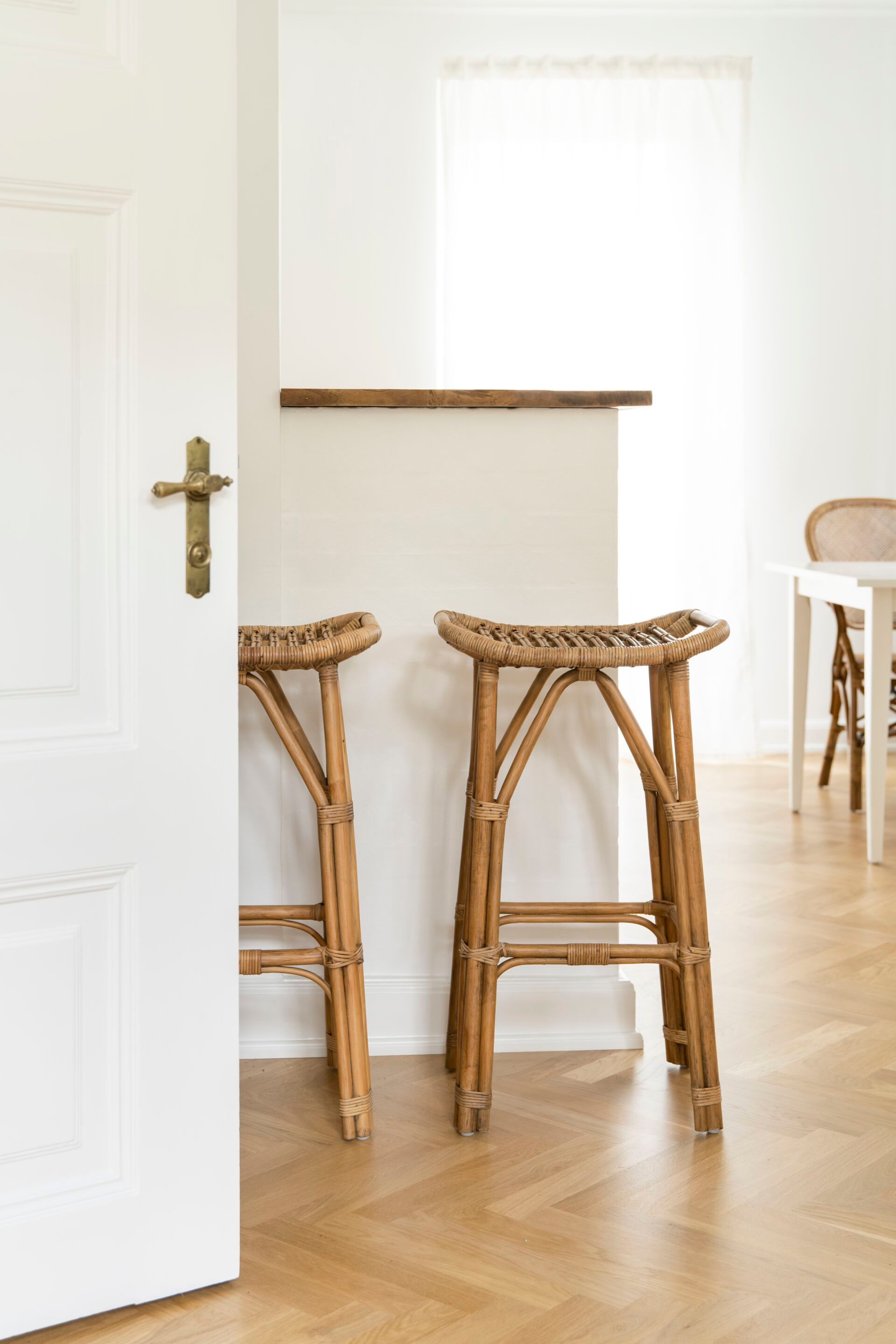 Высокий стул из ротанга с подставкой для ног Sika Design Originals ARCH-00022811 - Вид №1