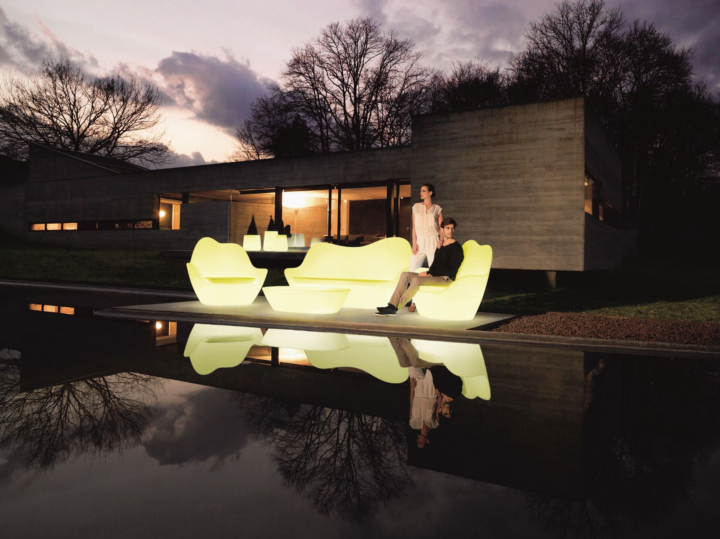 Овальный светящийся садовый стол из полиэтилена Vondom Sabinas ARCH-00028361 - Вид №6