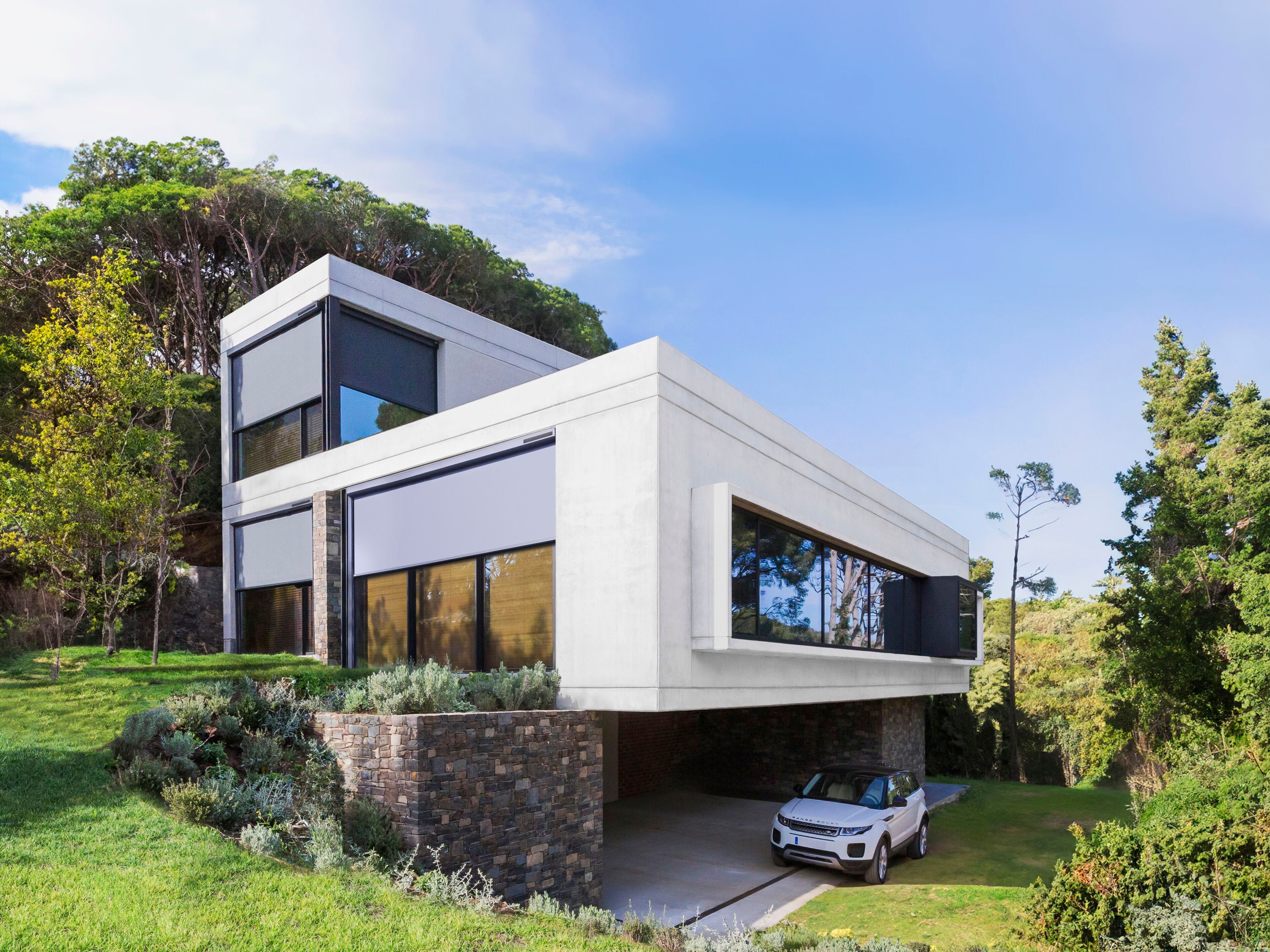 Рулонная занавеска из ткани с боковыми направляющими Bandalux Z-BOX SOLAR ARCH-00058462 - Вид №1