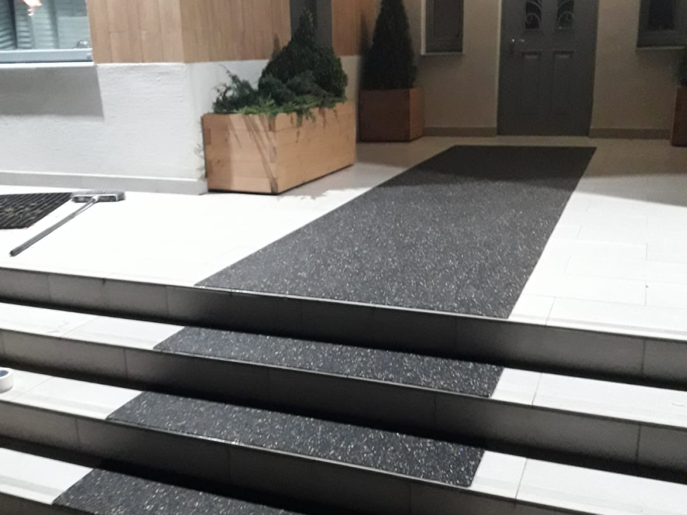 9.3.4AS.2Bg Противоскользящие накладки на ступени Alegria step и Alegria step waterproof  - Вид №5